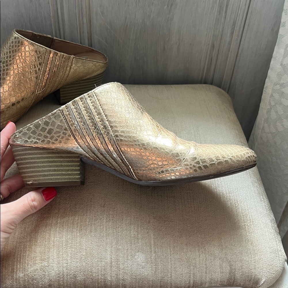 BCBGeneration Lori Gold Snakeskin Pointed Toe Mules – Size 9